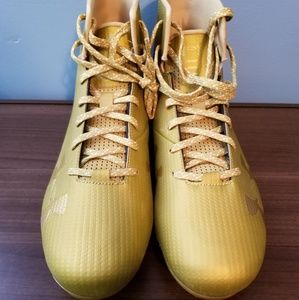 New UNDER ARMOUR UA Hammer Mid MC Mens Football Cl